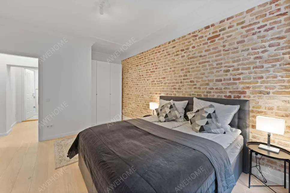 Berlin RentalsLuxurious  freshly renovated 4 room apartment in P
