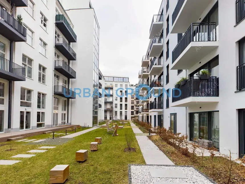 Berlin RentalsReduced Rent - Furnished 2 -room flat with balcony