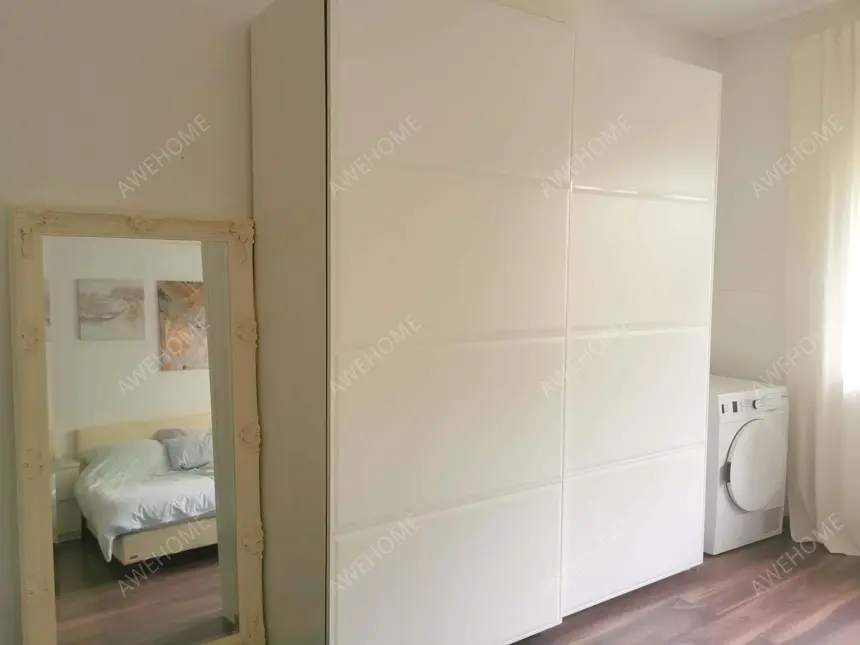 Frankfurt am Main RentalsFull-Serviced 3-room Apartment with Balcony - West