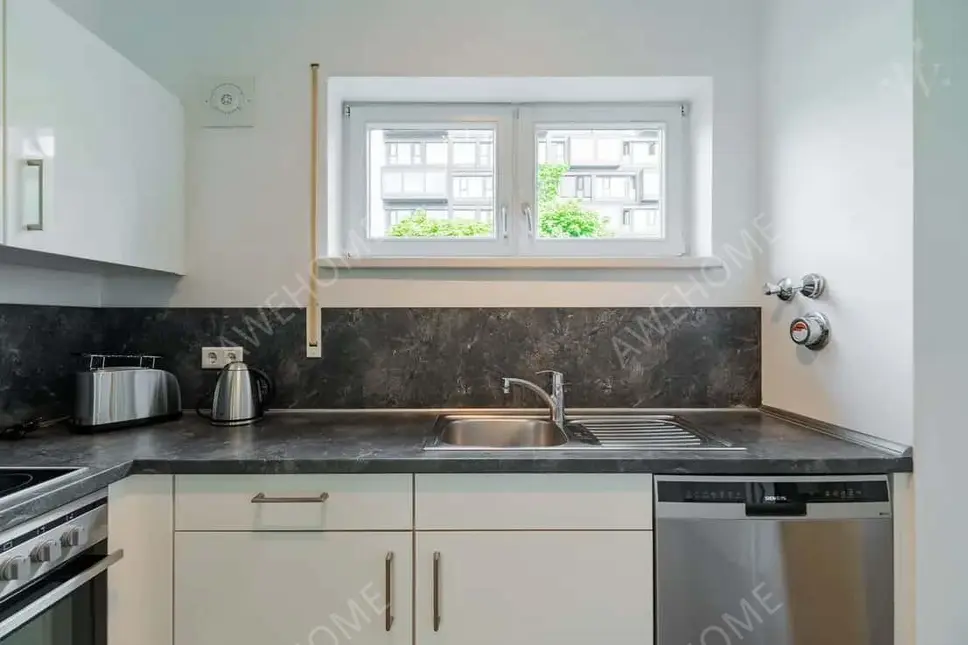 Berlin RentalsGeraeumige 4-Zimmer-Wohnung mit moderner Inneneinr