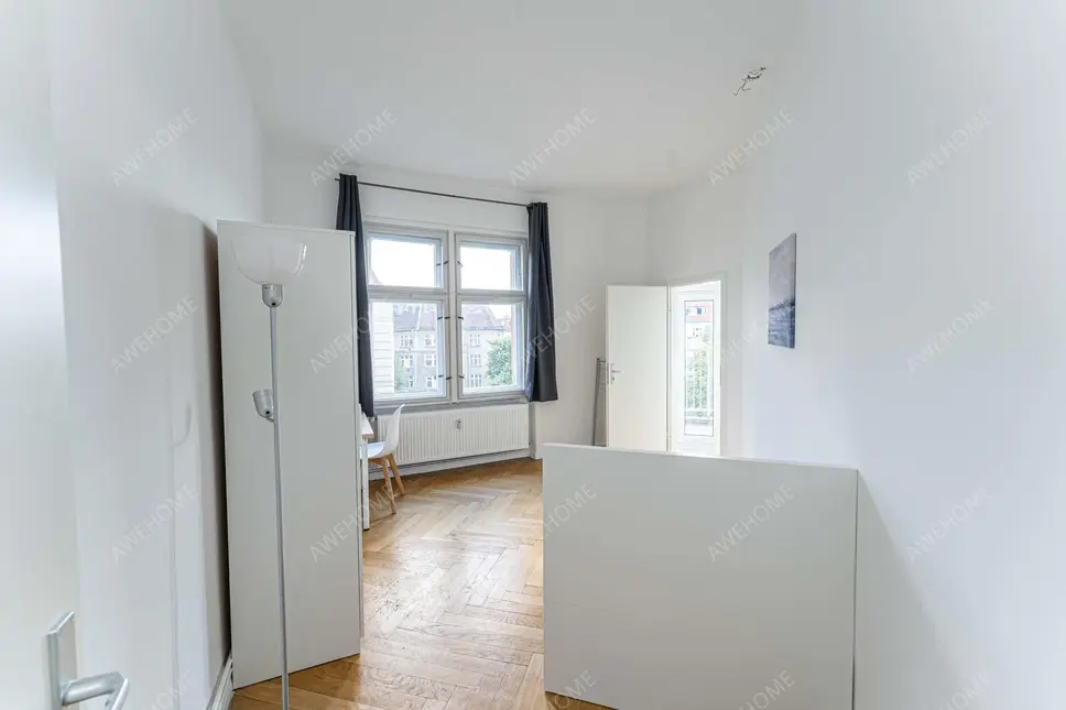 Berlin RentalsGABRIEL- MAX- STR. 2-  VH  4. OG links (Gigacube)