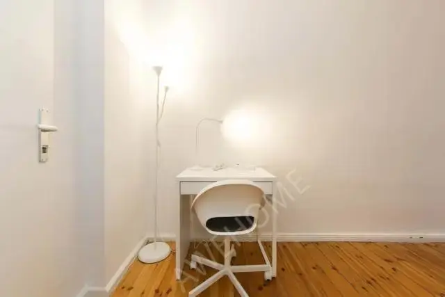 Berlin RentalsBORNHOLMER STR. 17 - HH 3. OG rechts (Gigacube) -