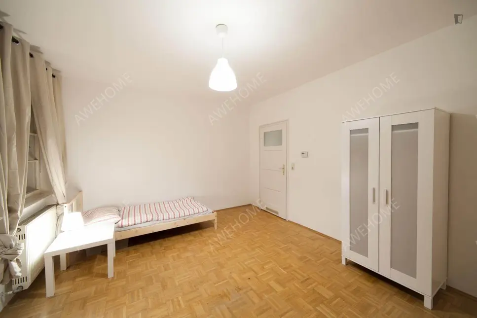 München RentalsTasteful single bedroom near the Bonner Platz metr