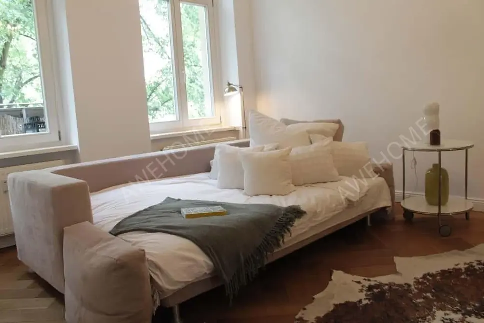 Berlin RentalsRhina - schoene  sanierte Altbau-Wohnung im tollen