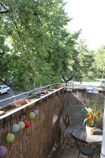 Berlin RentalsRhina - schoene  sanierte Altbau-Wohnung im tollen