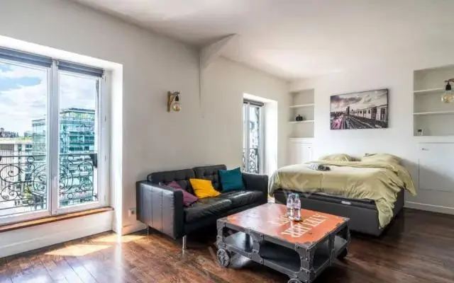 ParisHomestay Rentals[Homestay]studio near Avenue Charles de Gaulle