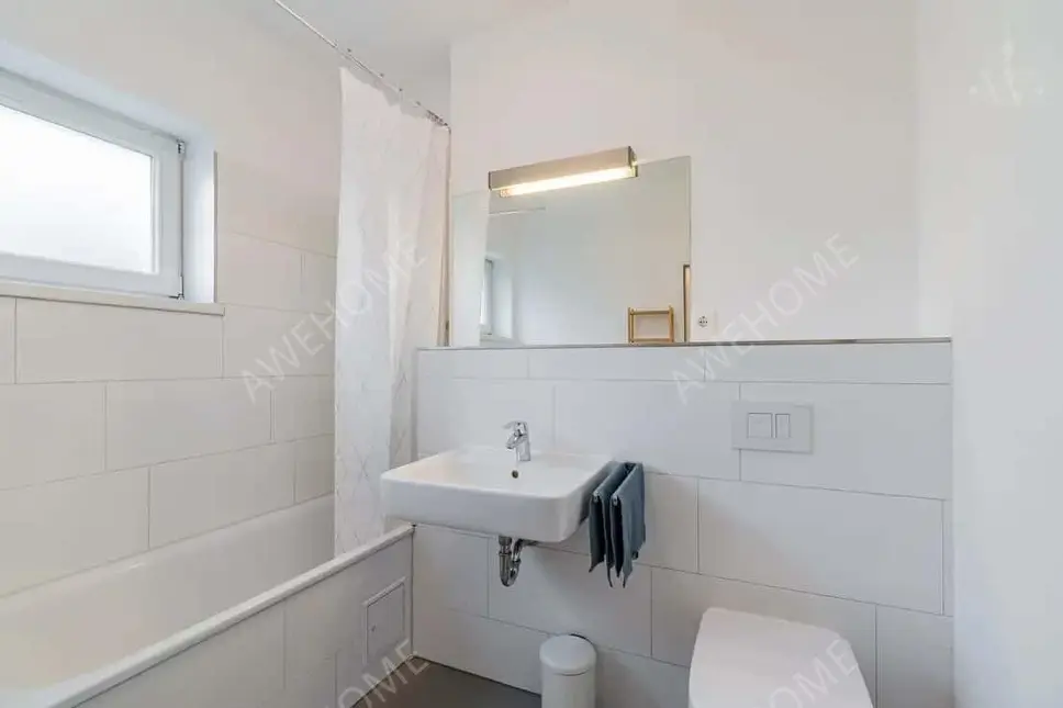 Berlin RentalsGeraeumige 4-Zimmer-Wohnung mit moderner Inneneinr