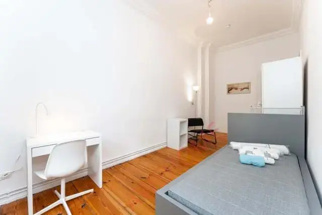 Berlin RentalsKAISER-FRIEDRICH-STR. 4950 - VH 3. OG links (Gigac