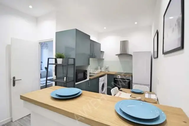 马赛租房Cosy and luminous room 12m2