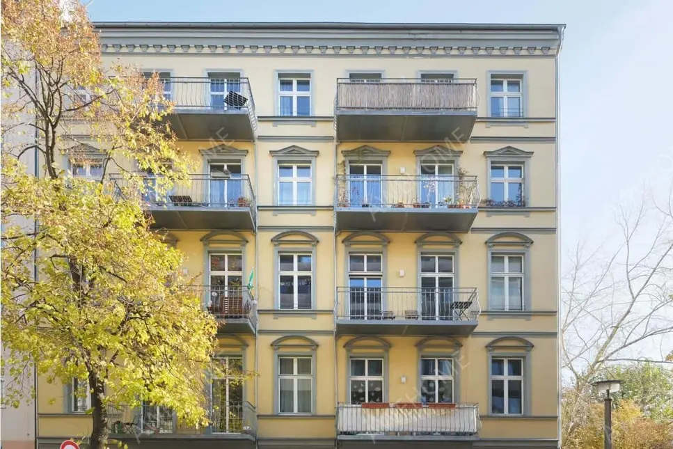Berlin RentalsBright 3-room Apartment with sunny balcony