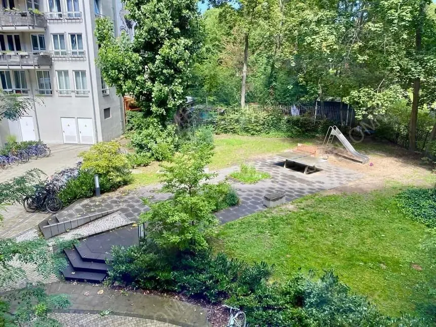 Berlin RentalsBritta modernes geraeumiges Apartment in Friedri