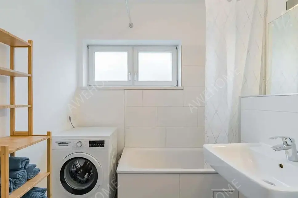 Berlin RentalsGeraeumige 4-Zimmer-Wohnung mit moderner Inneneinr