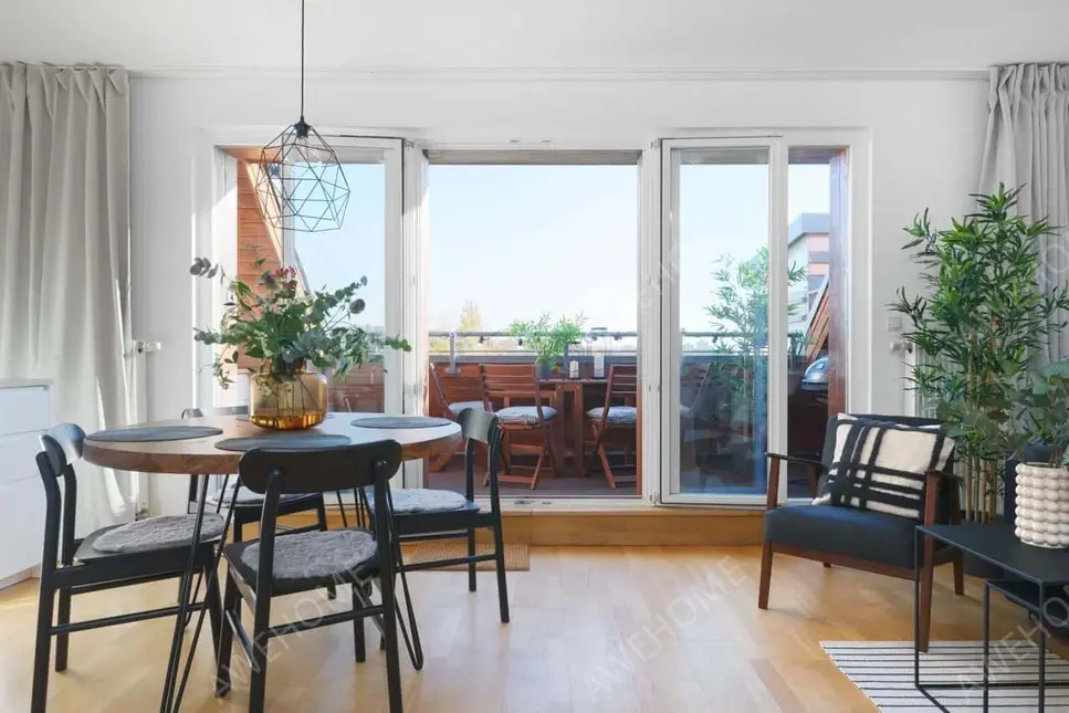 Berlin RentalsBright 3-room Apartment with sunny balcony