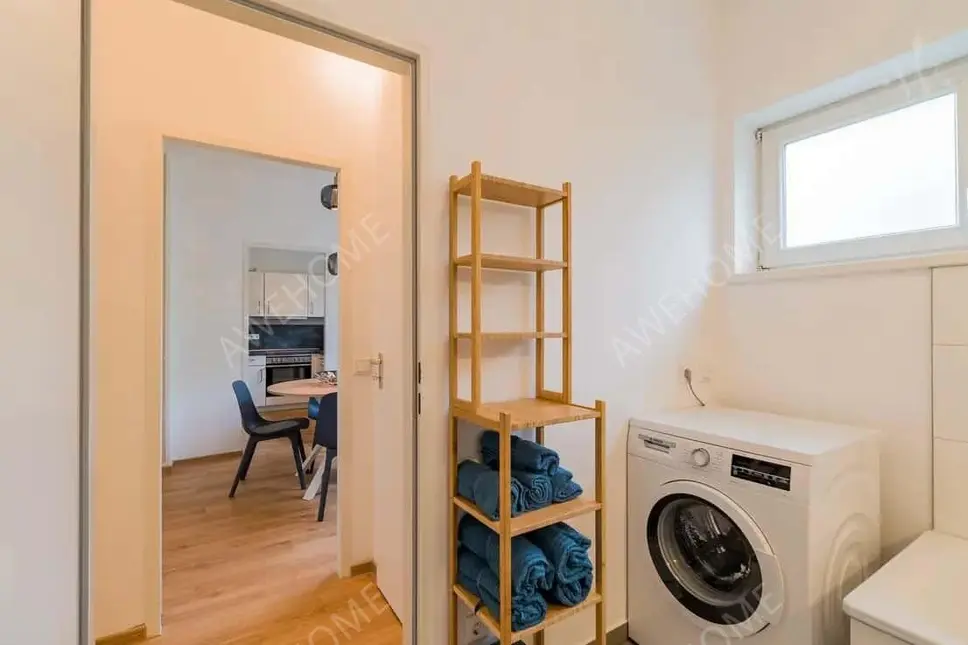 Berlin RentalsGeraeumige 4-Zimmer-Wohnung mit moderner Inneneinr