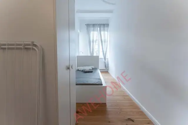 Berlin RentalsBIEBRICHER STR. 15  -  VH 3. OG links (Gigacube) -