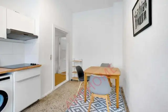 Berlin RentalsVarnhagenstr. 36
10439 Berlin
GermanyDE-01-074-0