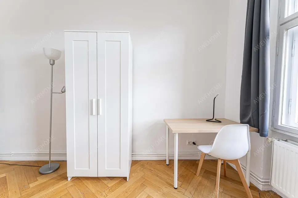 Berlin RentalsGABRIEL- MAX- STR. 2-  VH  4. OG links (Gigacube)