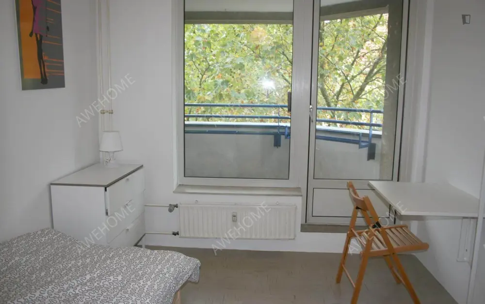 Berlin RentalsBreezy single bedroom in Moabit
