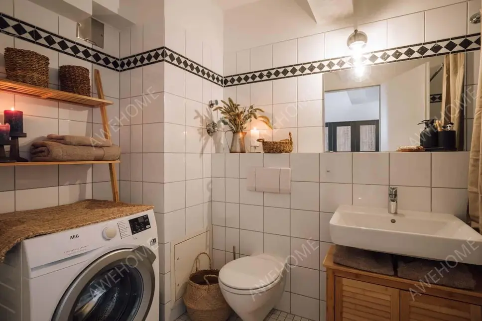 Berlinshort-term accommodation Rentals[short-term accommodation]Granada - 1 bedroom and terrace in Mitte