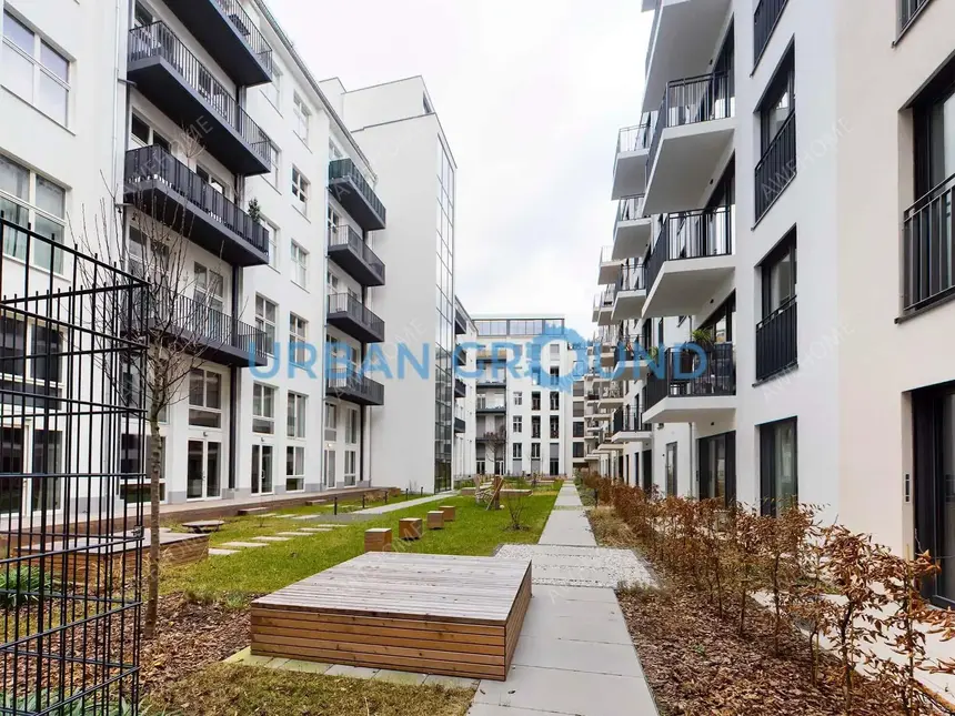 Berlin RentalsReduced Rent - Furnished 2 -room flat with balcony