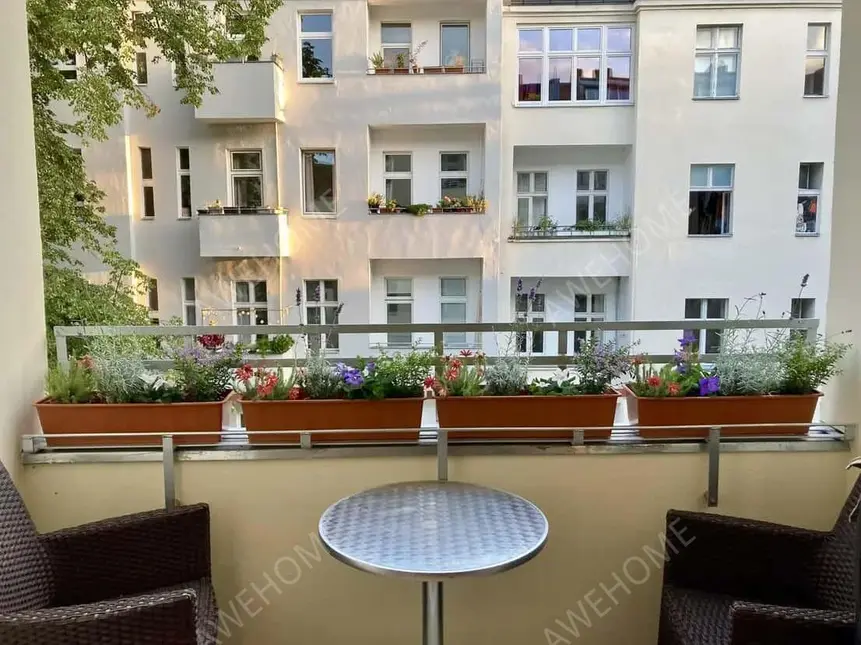 Berlin RentalsElegant  cozy  fully furnished south-facing apartm