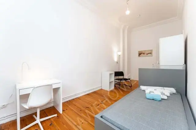 Berlin RentalsKAISER-FRIEDRICH-STR. 4950 - VH 3. OG links (Gigac