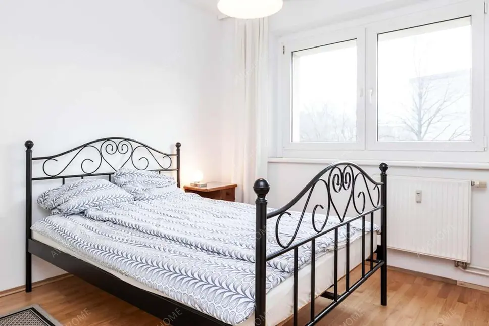 Berlin RentalsStylish  spacious apartment near the river