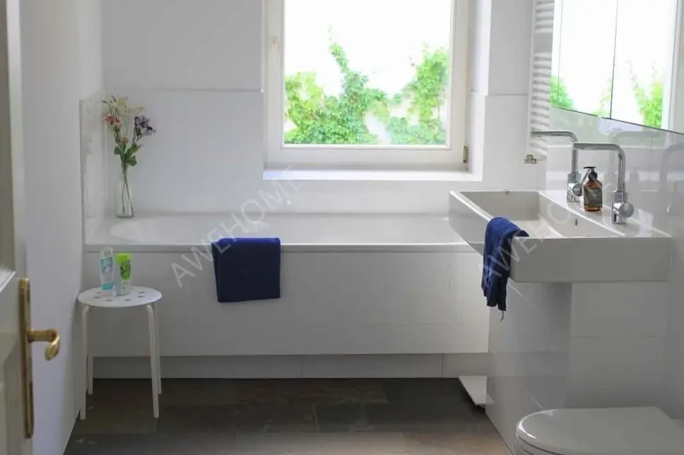 Berlin RentalsRhina - schoene  sanierte Altbau-Wohnung im tollen