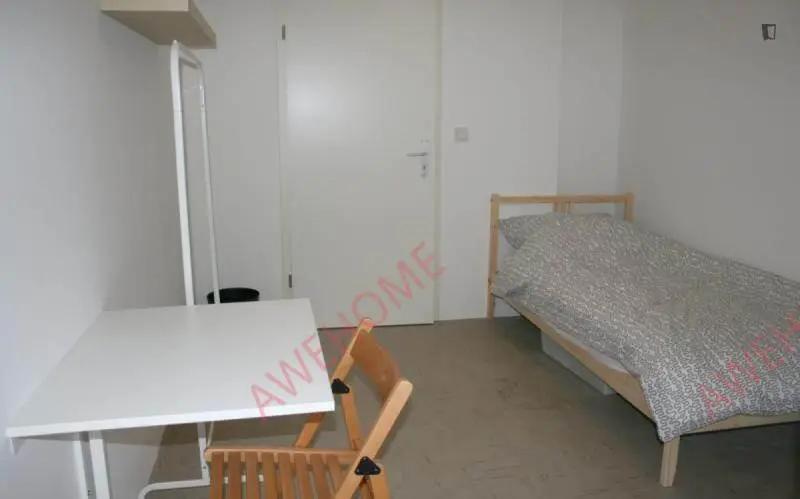 Berlin RentalsBreezy single bedroom in Moabit