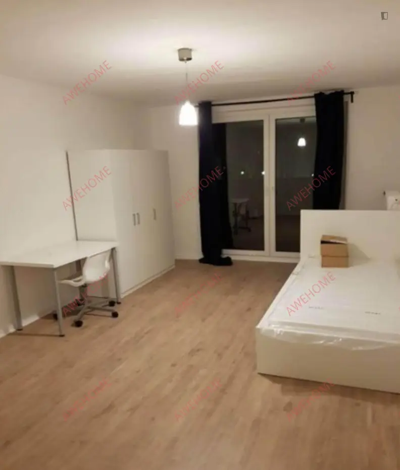 Hamburg RentalsCharming single bedroom in a 3-bedroom apartment i