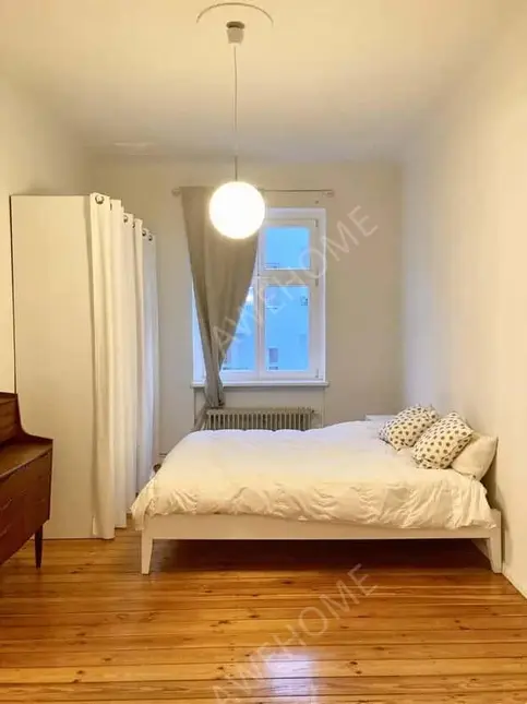 Berlin RentalsElegant  cozy  fully furnished south-facing apartm