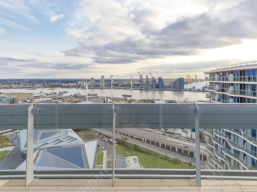 倫敦租房Gateway Tower 2 bed flat