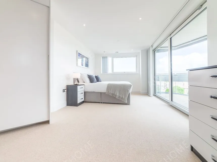 倫敦租房Gateway Tower 3 bed flat