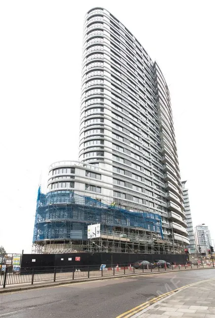 倫敦租房Gateway Tower 3 bed flat