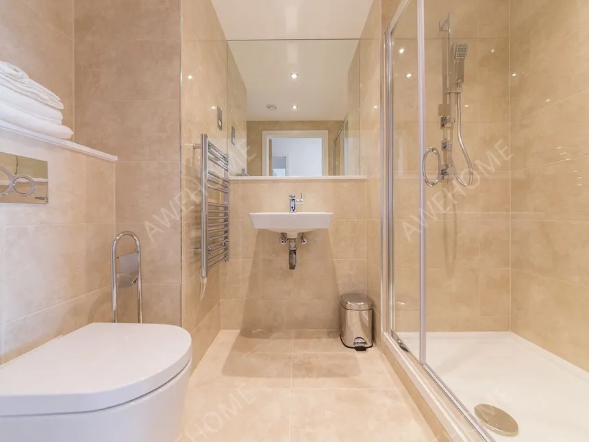倫敦租房Gateway Tower 3 bed flat