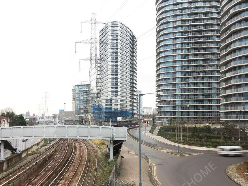 倫敦租房Gateway Tower 3 bed flat