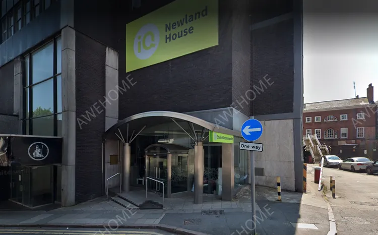 IQ Newland House