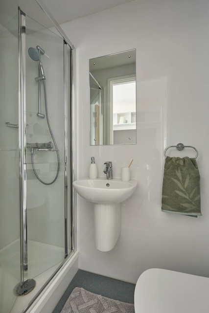 Advantages of en-suite rooms in London student housing,Best value student flats in London