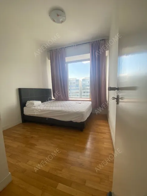 SingaporeService Apartment Rentals[Service Apartment]先驱地铁站 centris网红公寓  落地窗大普通房招租