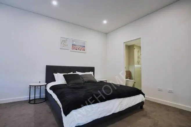 悉尼租房Waterloo 超级便宜两房两卫包家具全新公寓