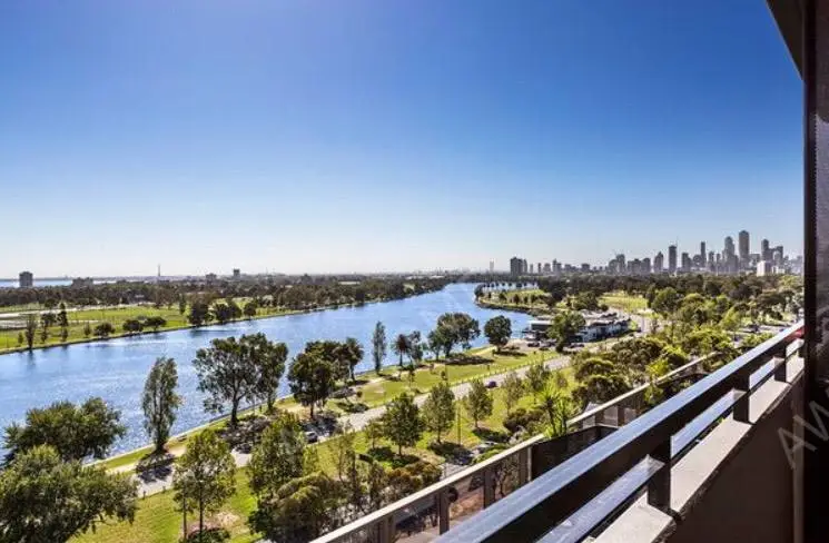 墨尔本租房紧邻ALBERT PARK LAKE高端公寓转租一室带卫生间