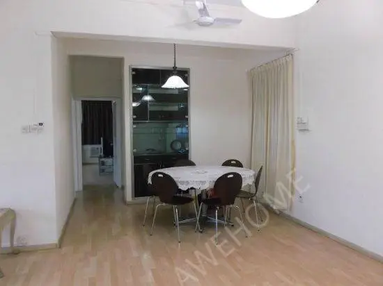 新加坡租房乌节路旁高层公寓 普通房出租 干净整洁 家私齐全