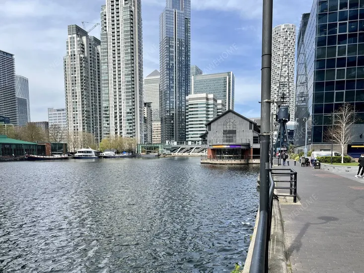 伦敦寄宿家庭租房[寄宿家庭]Crossharbour Plaza