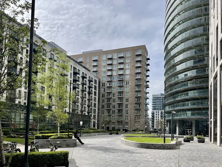 伦敦寄宿家庭租房[寄宿家庭]Crossharbour Plaza