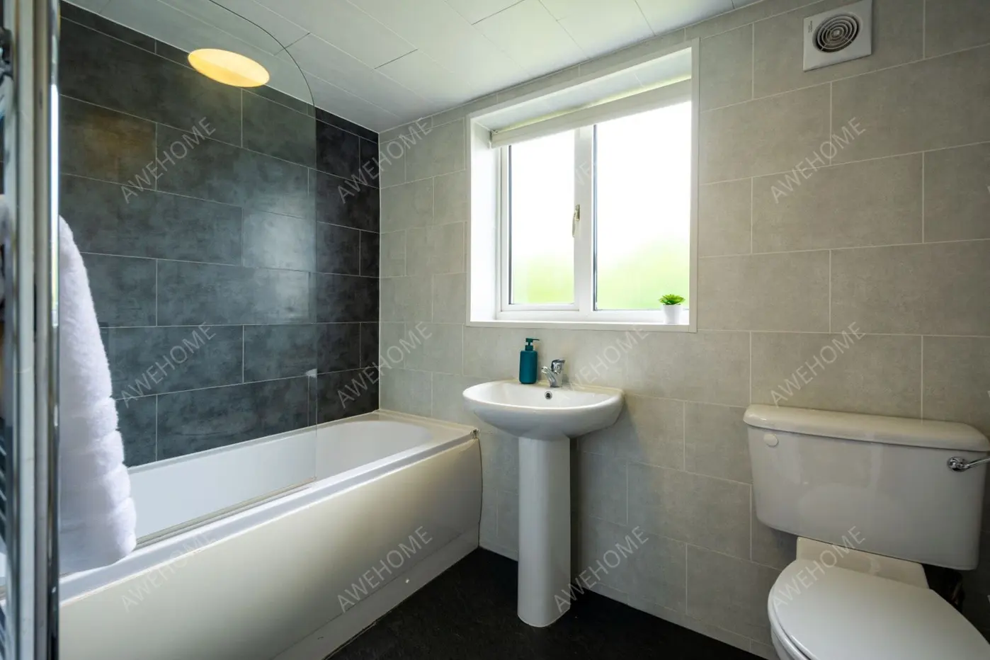 Leedsshort-term accommodation Rentals[short-term accommodation]Langdale Avenue