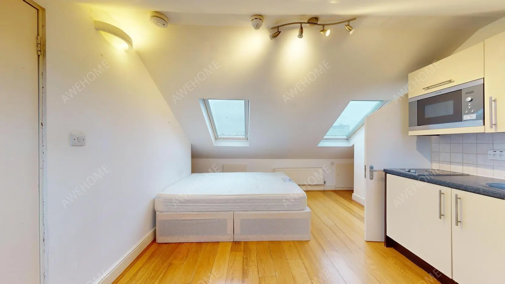 Londonshort-term accommodation Rentals[short-term accommodation]Fernhead Road