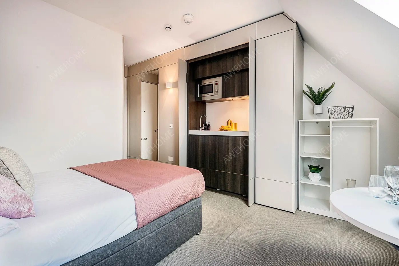 Londonshort-term accommodation Rentals[short-term accommodation]Staines Road