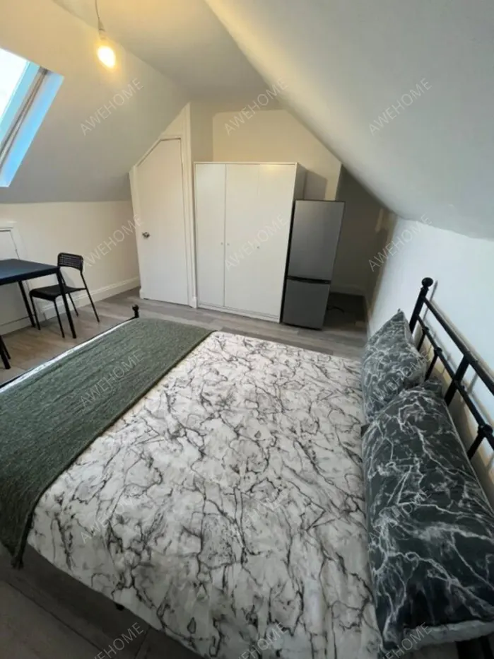 LondonSingle Apartment Rentals[Single Apartment]Cairnfield Avenue