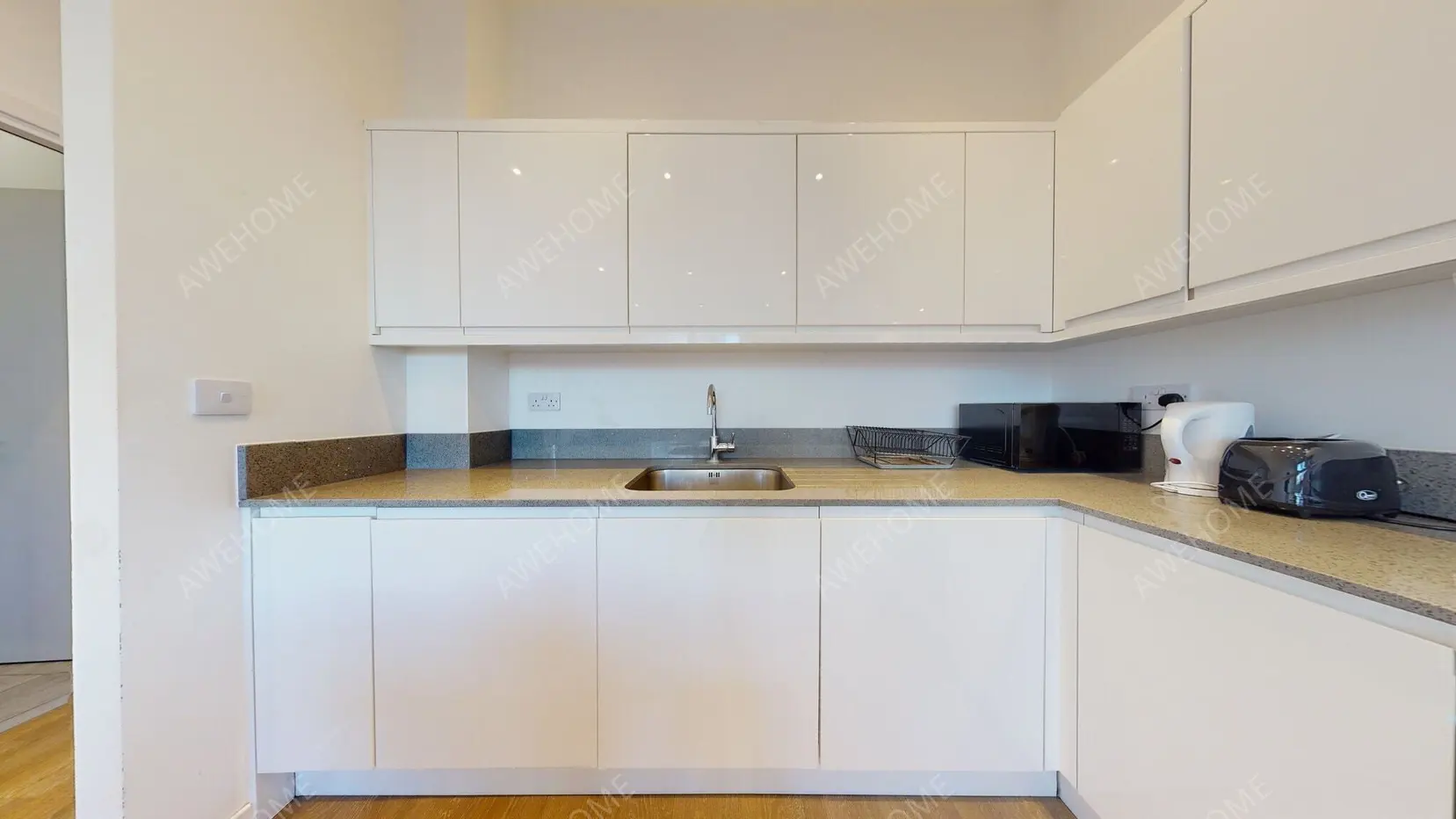 Londonshort-term accommodation Rentals[short-term accommodation]Riverbank Way