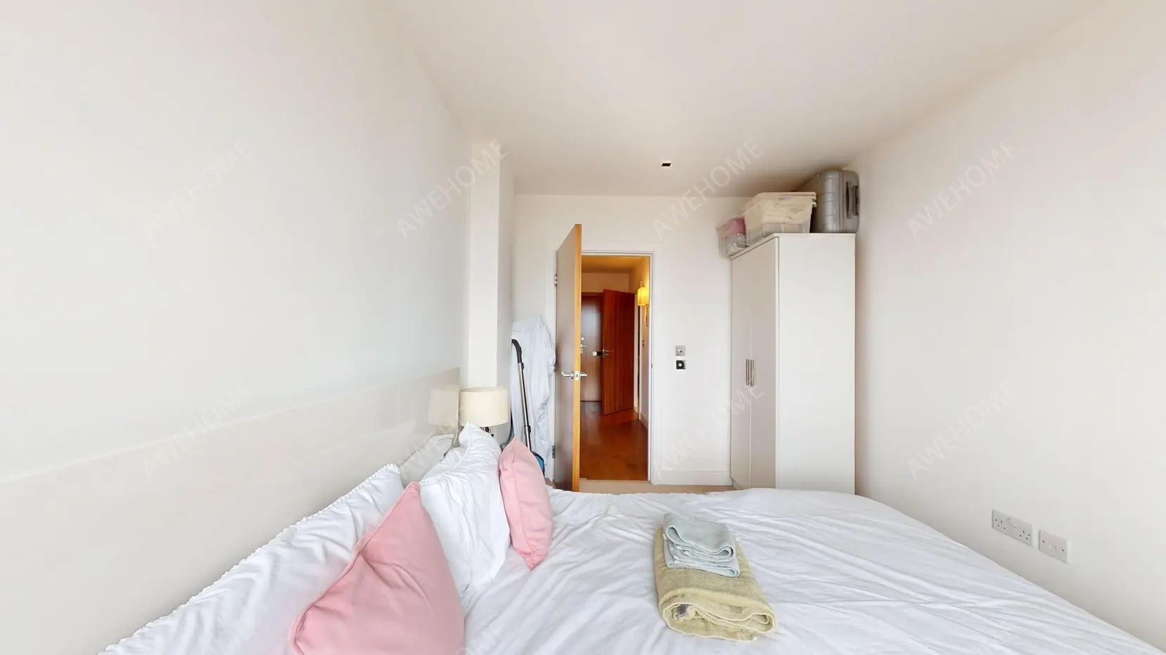 Londonshort-term accommodation Rentals[short-term accommodation]Longfield Avenue